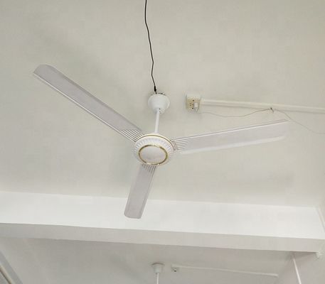 Nueva fan de techo solar de la pulgada 12v DC de Oriente 56 con regulaciones montadas en la pared